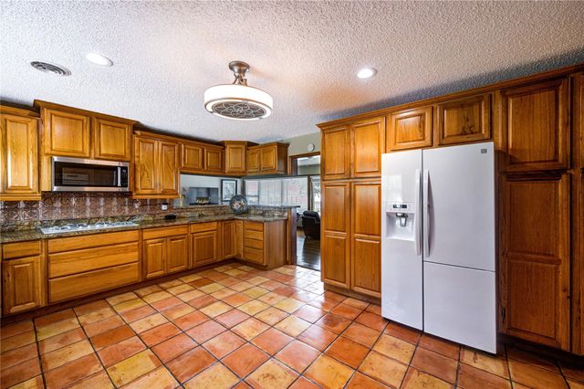 154 N Burnett Drive, Baytown, TX 77520
