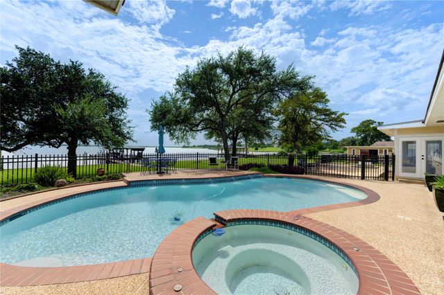 154 N Burnett Drive, Baytown, TX 77520