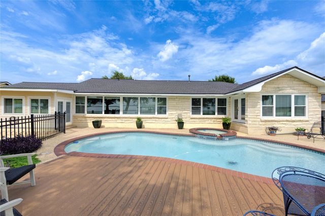 154 N Burnett Drive, Baytown, TX 77520