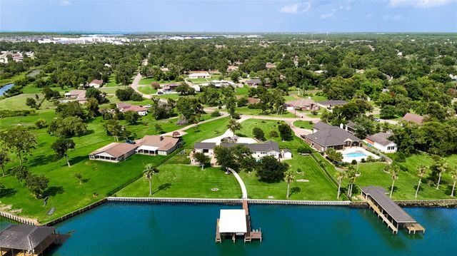 154 N Burnett Drive, Baytown, TX 77520