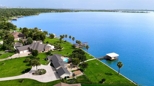 154 N Burnett Drive, Baytown, TX 77520