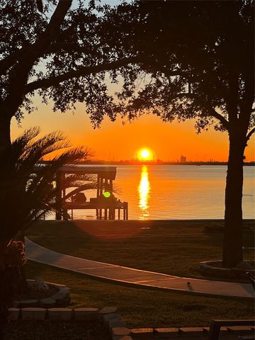 154 N Burnett Drive, Baytown, TX 77520