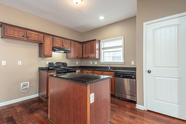 1564 WYNNE RD, Cordova, TN 38016