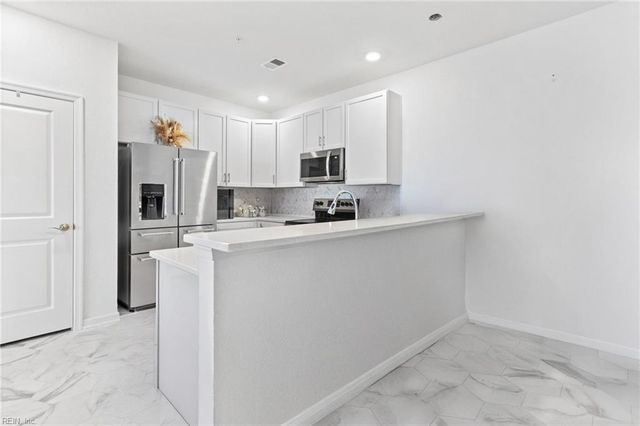 1733 Dromolin Dr 205, Virginia Beach, VA 23456