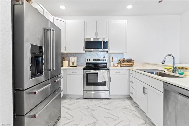 1733 Dromolin Dr 205, Virginia Beach, VA 23456