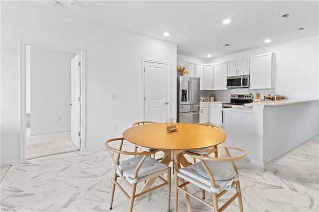 1733 Dromolin Dr 205, Virginia Beach, VA 23456
