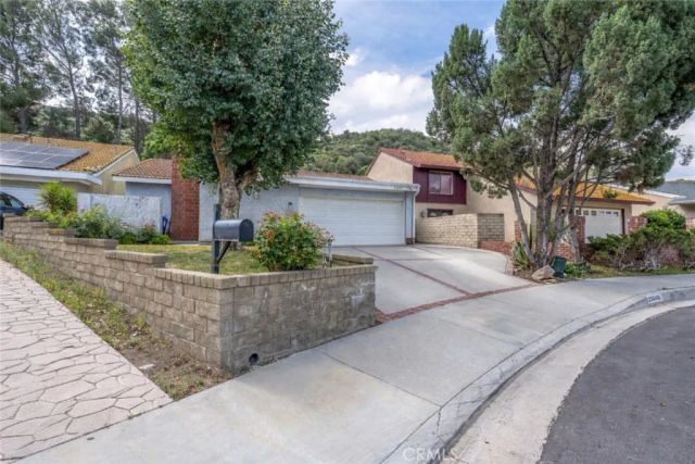 27440 Annette Jo Circle, Saugus, CA 91350