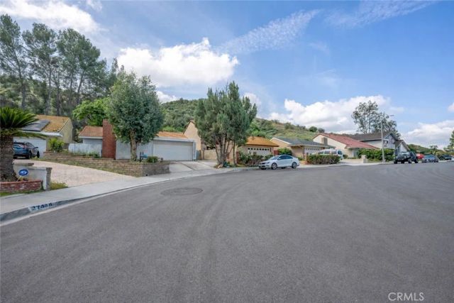 27440 Annette Jo Circle, Saugus, CA 91350