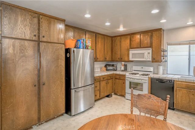 27440 Annette Jo Circle, Saugus, CA 91350