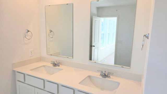 4722 AirLake Curve, Woodbury, MN 55129