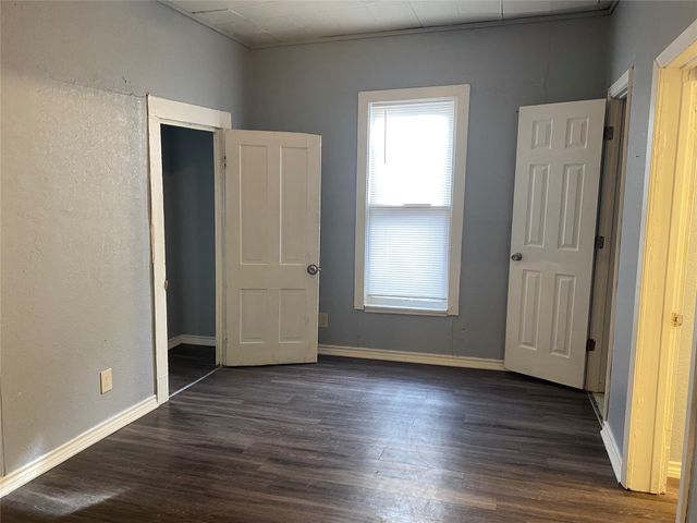 1006 S Throckmorton Street, Sherman, TX 75090