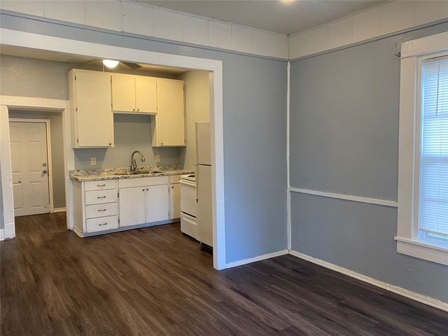 1006 S Throckmorton Street, Sherman, TX 75090