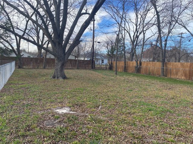 1006 S Throckmorton Street, Sherman, TX 75090