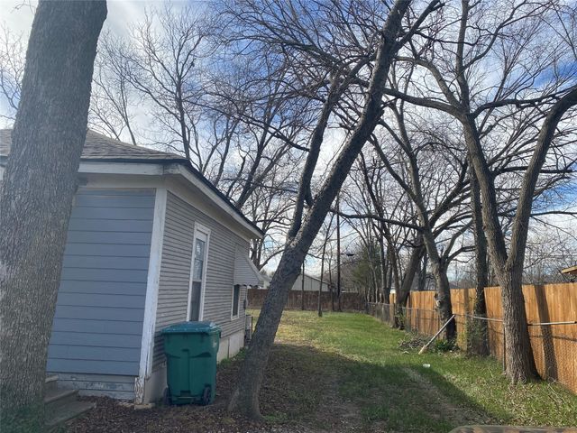 1006 S Throckmorton Street, Sherman, TX 75090