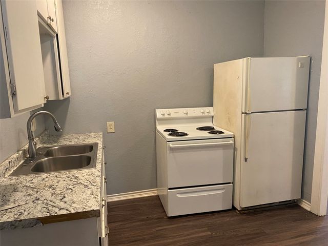 1006 S Throckmorton Street, Sherman, TX 75090