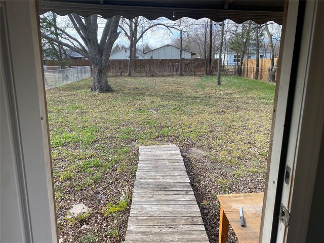 1006 S Throckmorton Street, Sherman, TX 75090