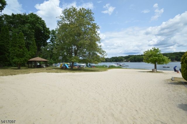 20 Mountain Ave, Rockaway Twp., NJ 07866