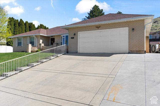214 N MOUNTAIN RD, Fruit Heights, UT 84037