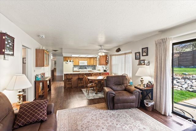 214 N MOUNTAIN RD, Fruit Heights, UT 84037