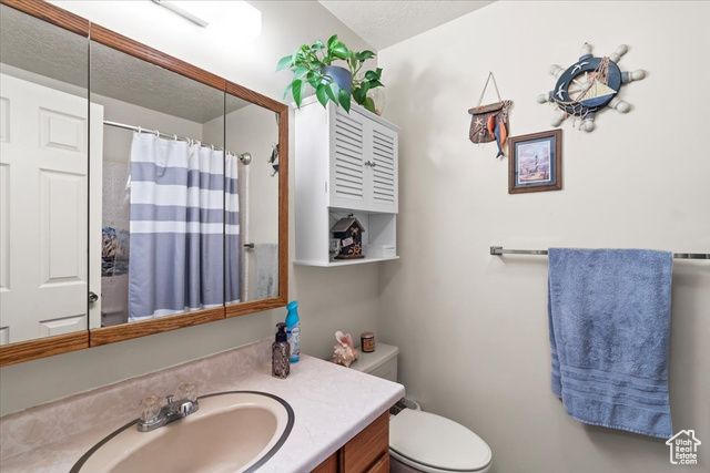 214 N MOUNTAIN RD, Fruit Heights, UT 84037