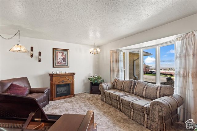 214 N MOUNTAIN RD, Fruit Heights, UT 84037