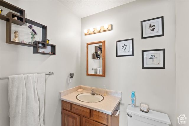 214 N MOUNTAIN RD, Fruit Heights, UT 84037