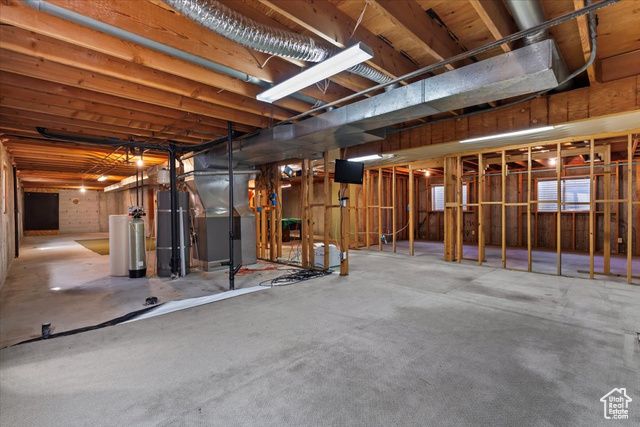 214 N MOUNTAIN RD, Fruit Heights, UT 84037