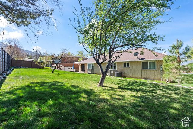 214 N MOUNTAIN RD, Fruit Heights, UT 84037
