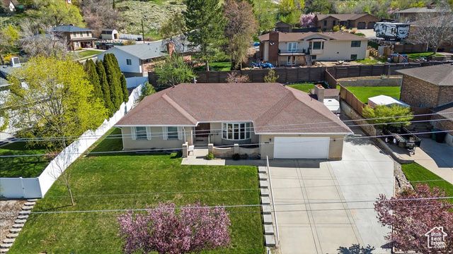 214 N MOUNTAIN RD, Fruit Heights, UT 84037