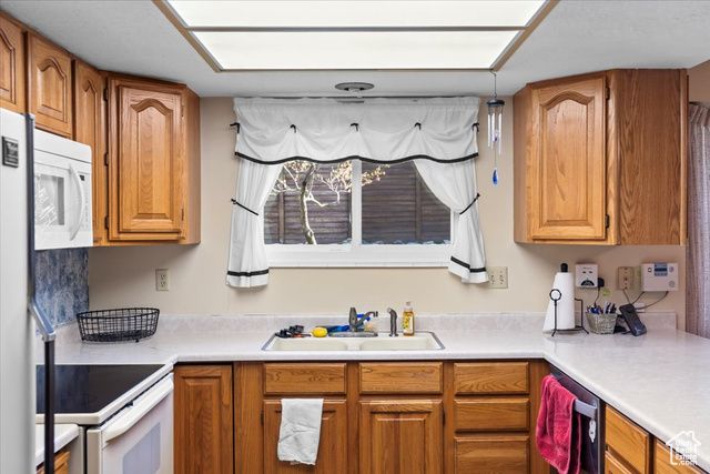 214 N MOUNTAIN RD, Fruit Heights, UT 84037