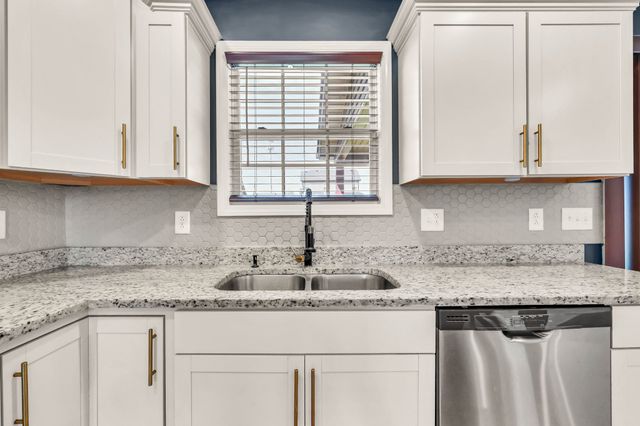 898 Wild Elm Ct, Clarksville, TN 37042