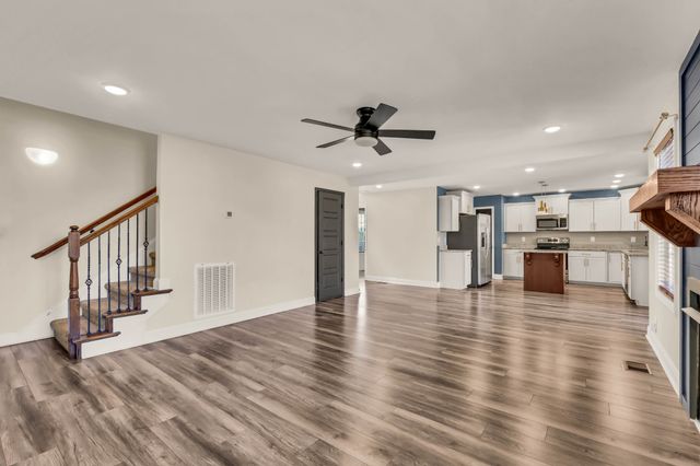 898 Wild Elm Ct, Clarksville, TN 37042