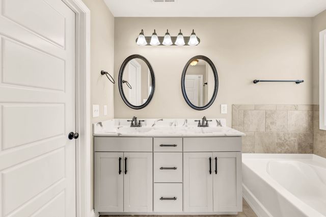 898 Wild Elm Ct, Clarksville, TN 37042