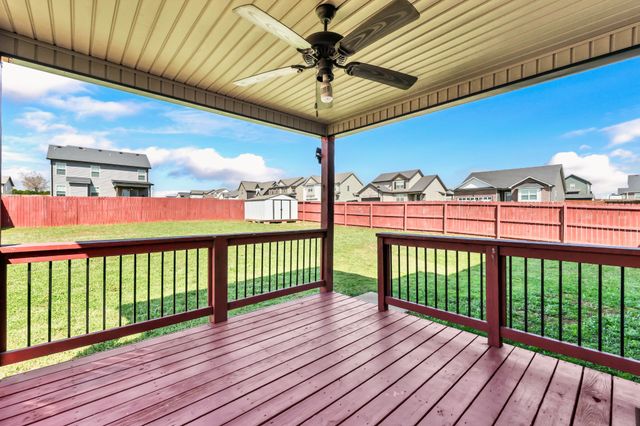 898 Wild Elm Ct, Clarksville, TN 37042