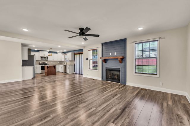 898 Wild Elm Ct, Clarksville, TN 37042