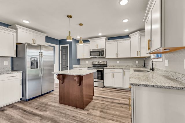 898 Wild Elm Ct, Clarksville, TN 37042