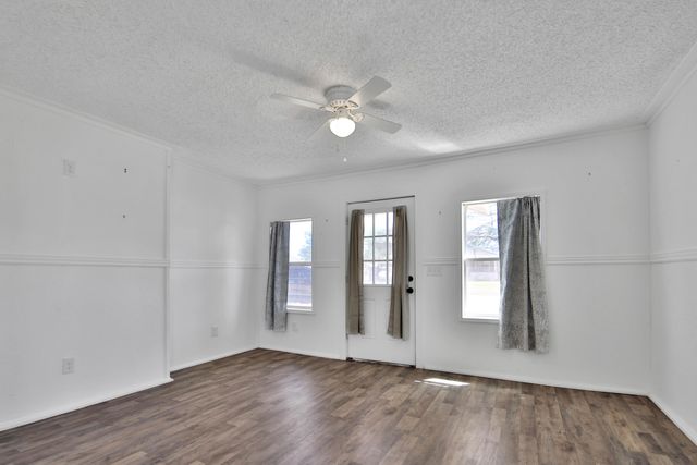 1728 N 5th Street, Tahoka, TX 79373