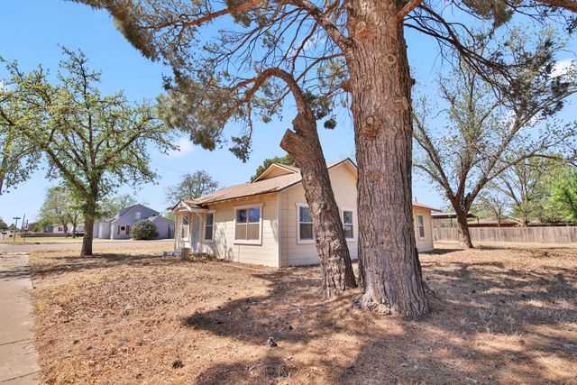 1728 N 5th Street, Tahoka, TX 79373