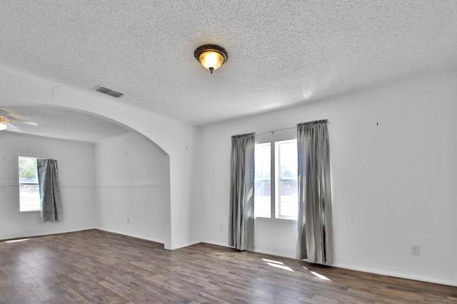 1728 N 5th Street, Tahoka, TX 79373
