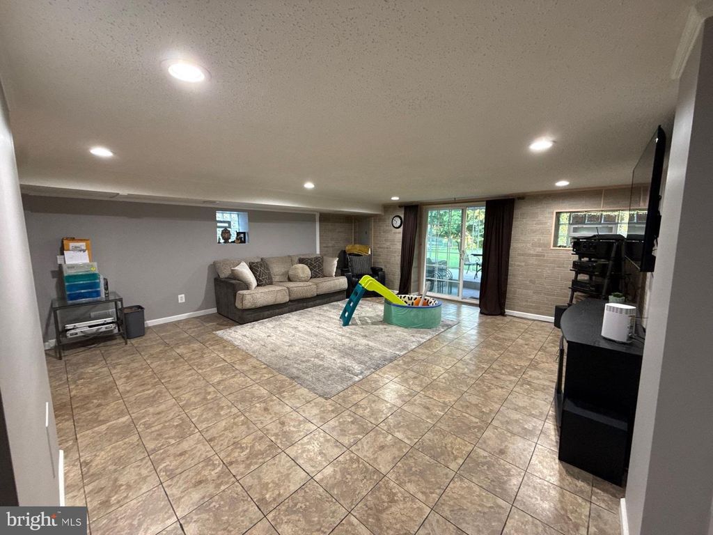 7923 ANITA DR, PHILADELPHIA, PA 19111 — photo 3
