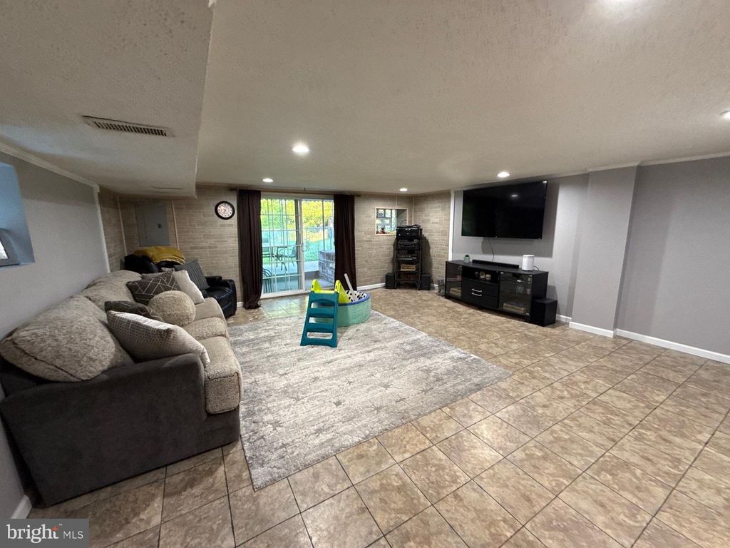 7923 ANITA DR, PHILADELPHIA, PA 19111 — photo 4