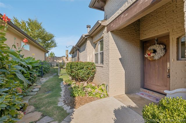 8434 S Phoenix Place, Tulsa, OK 74132