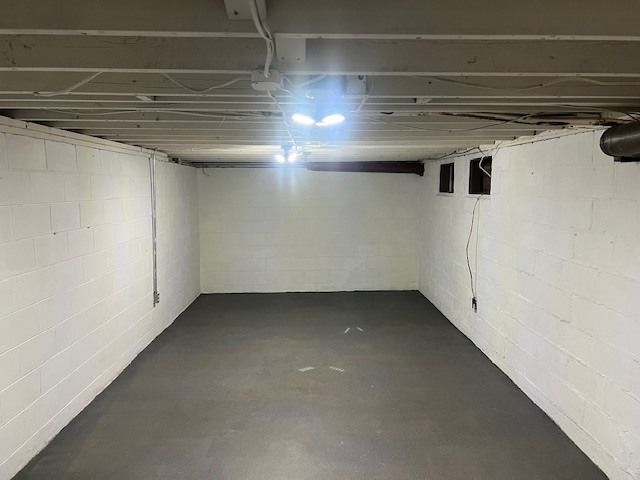 1212 2nd Avenue S, Clinton, IA 52732