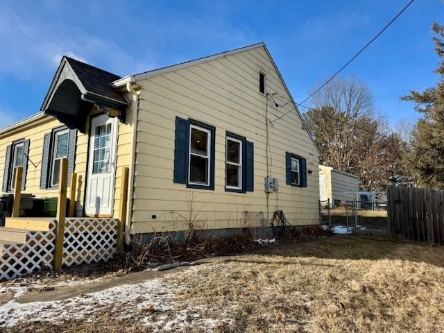 1212 2nd Avenue S, Clinton, IA 52732