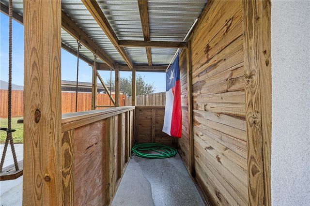 3302 Hadi Dr, Corpus Christi, TX 78415