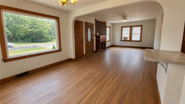 2201 Delaware Ave, New Castle, PA 16105