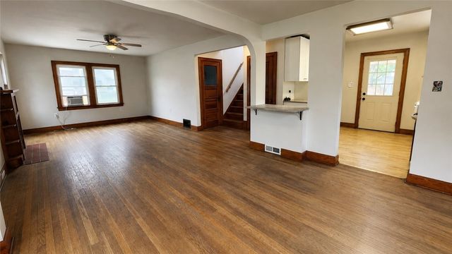 2201 Delaware Ave, New Castle, PA 16105