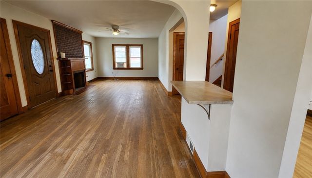 2201 Delaware Ave, New Castle, PA 16105