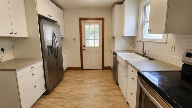 2201 Delaware Ave, New Castle, PA 16105