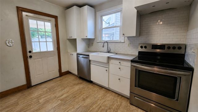 2201 Delaware Ave, New Castle, PA 16105